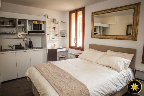 De Caesar Mini Suite Centro Storico A Casa Tua — 4-Star Luxury Hotel in Pordenone, Italy