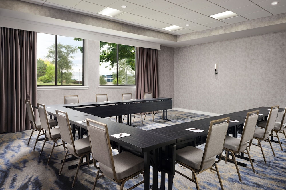 Sheraton Grand Rapids Airport Hotel - photo 43