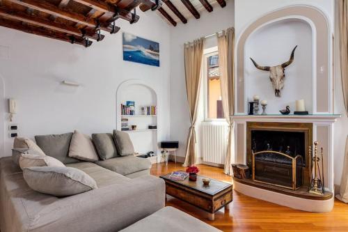 Che Eleganza Irresistibile dimora Campo de Fiori — 4-Star Luxury Hotel in Rome, Italy