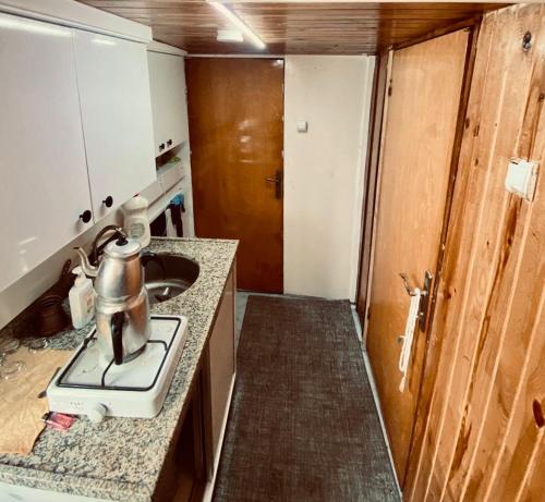 Gülbüz Gezi teknesi in Uenye, Turkey