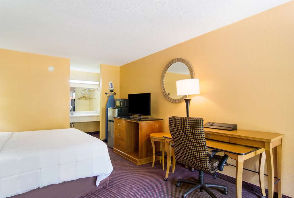 Americas Best Value Inn Darien - photo 20