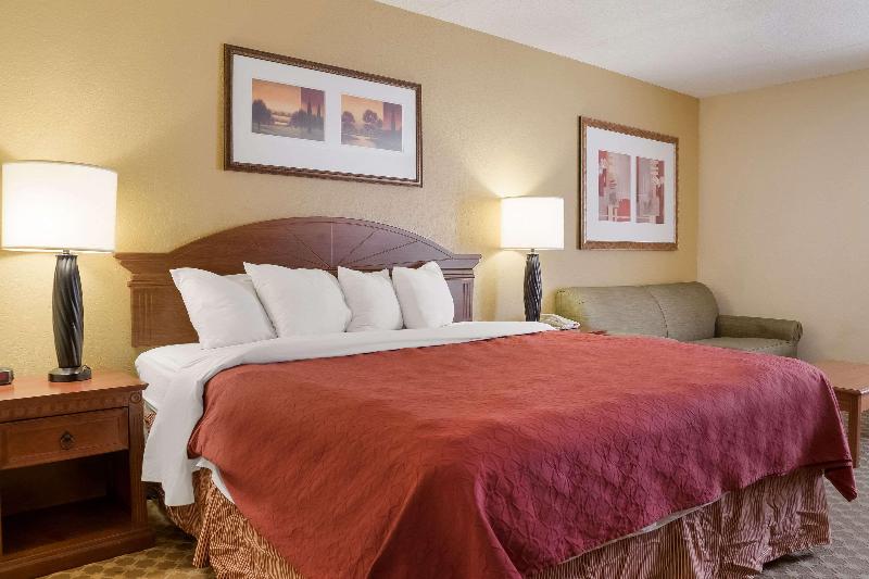 Quality Inn & Suites - photo 25