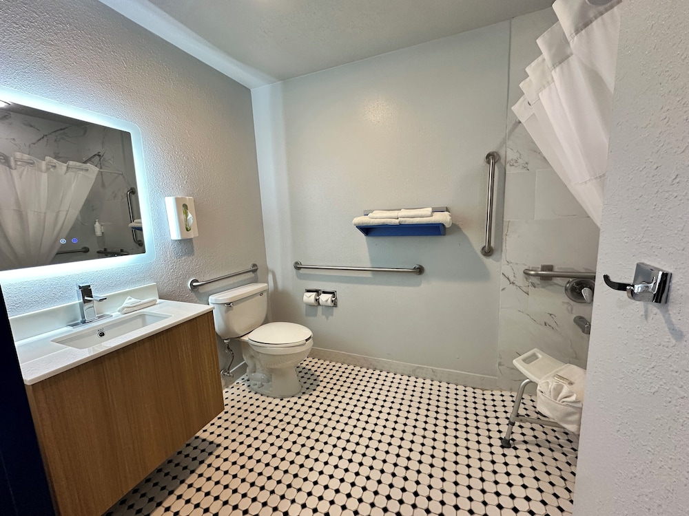 Microtel Inn by Wyndham Gallup - photo 23