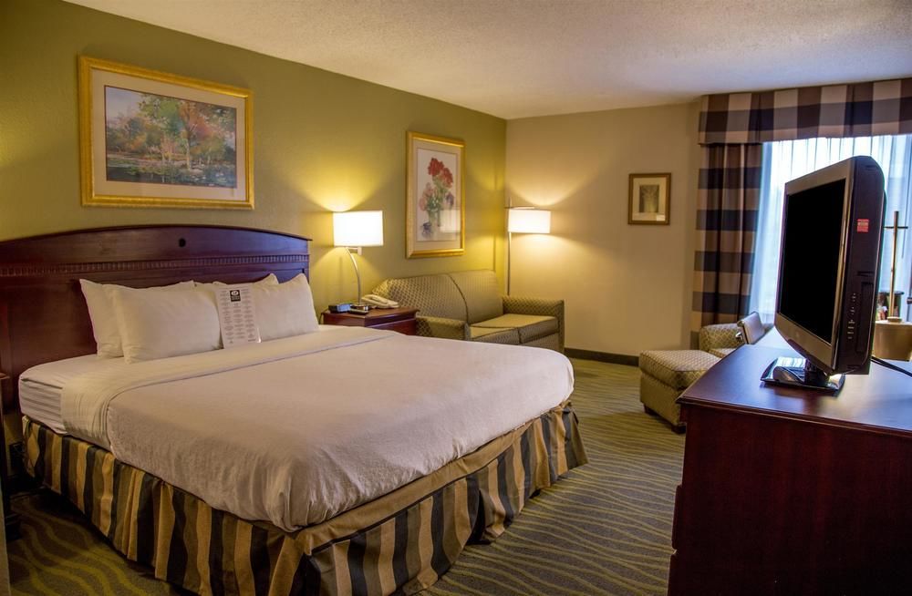 Ramada Plaza Rochester Airport - photo 18