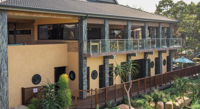 The Lazy Moose Restaurant & Lodge — 4-Star Luxury Hotel in Durban, South Africa