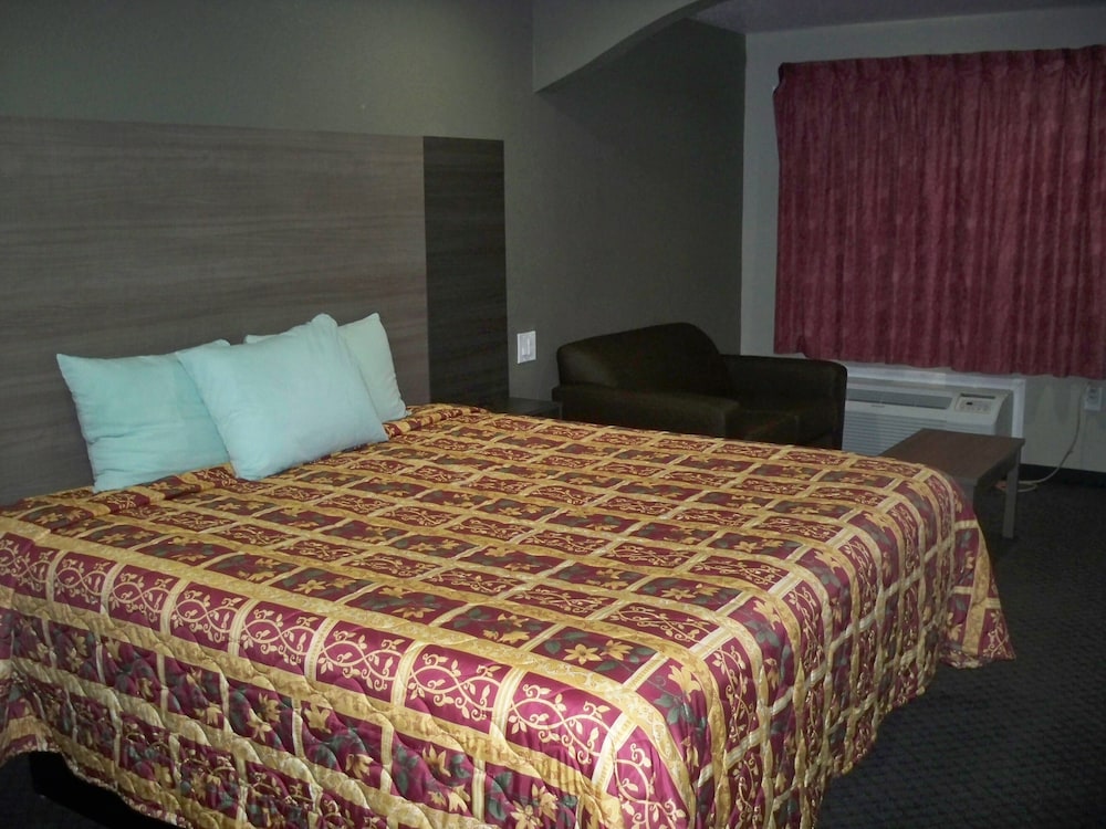Scottish Inn & Suites - photo 6