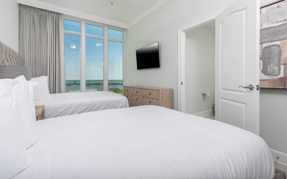 Phoenix Gulf Tower 1801 4 Bedroom Condo - photo 9