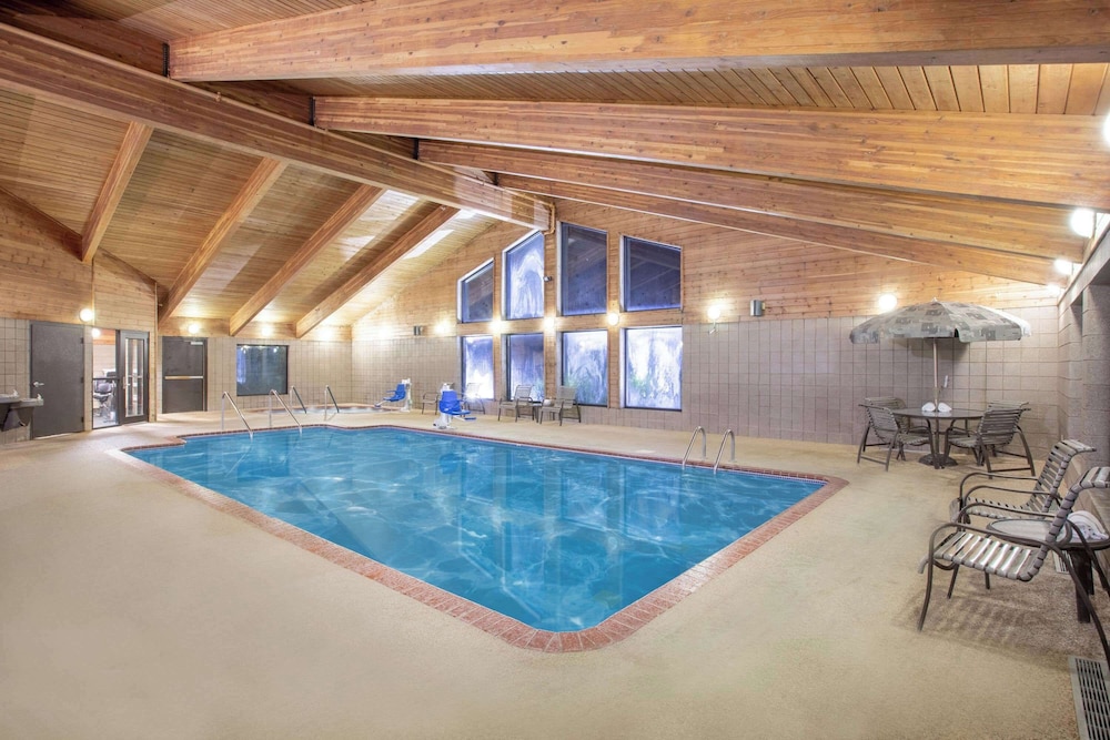 AmericInn by Wyndham Muscatine - photo 39