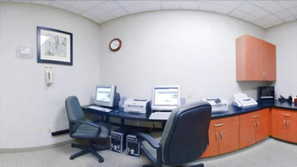 Holiday Inn & Suites Goodyear West Phoenix Area by IHG - photo 51
