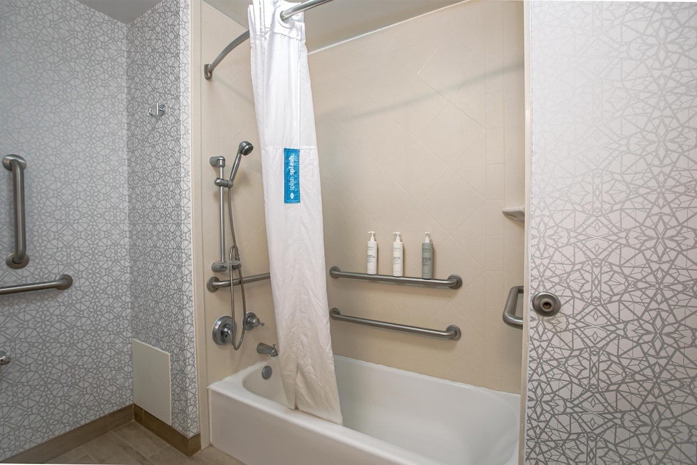 Hampton Inn & Suites Wilder - photo 28