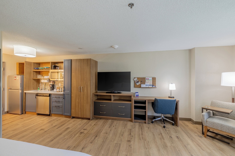 Candlewood Suites Wichita Northwest - photo 22