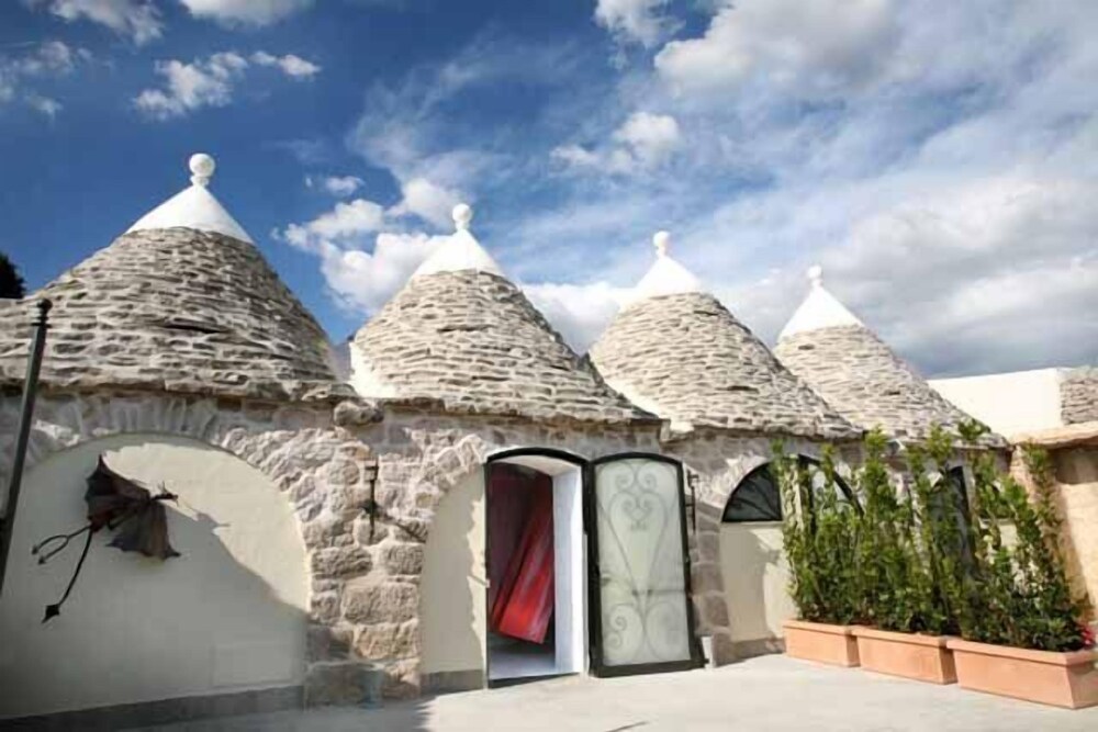 Masseria Quis Ut Deus — 4-Star Luxury Hotel in Crispiano, Italy