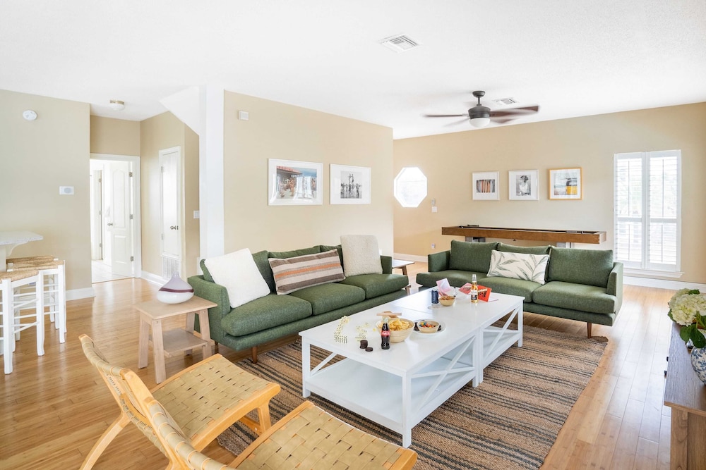 Hourglass by Avantstay Chic Beach Getaway w Pool & Two Large Balconies - photo 33