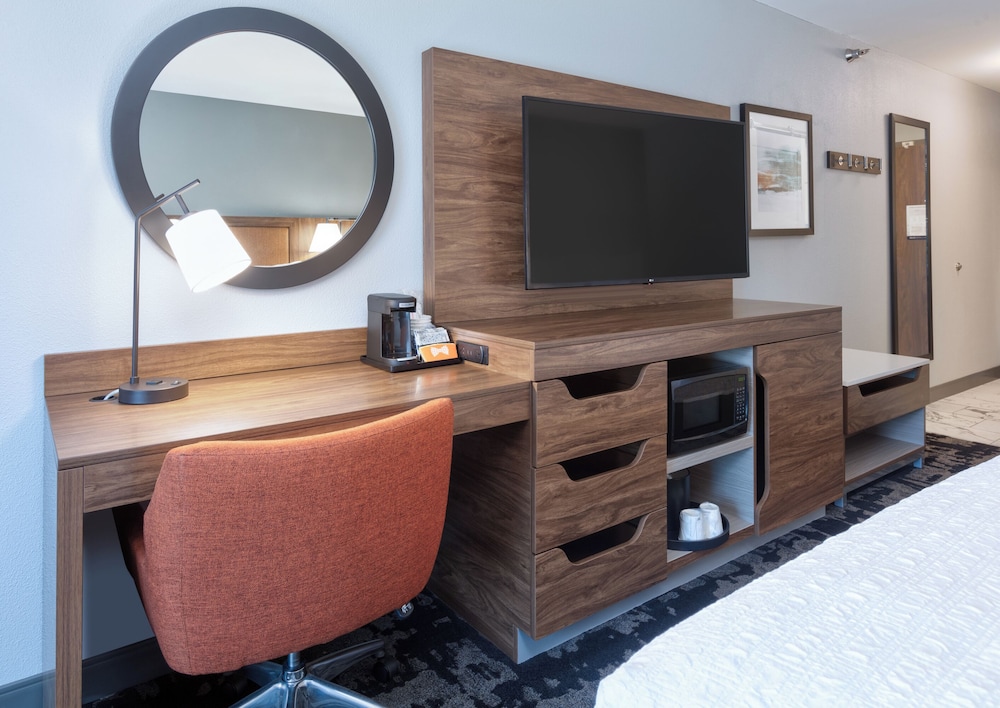 Hampton Inn Norfolk - photo 6