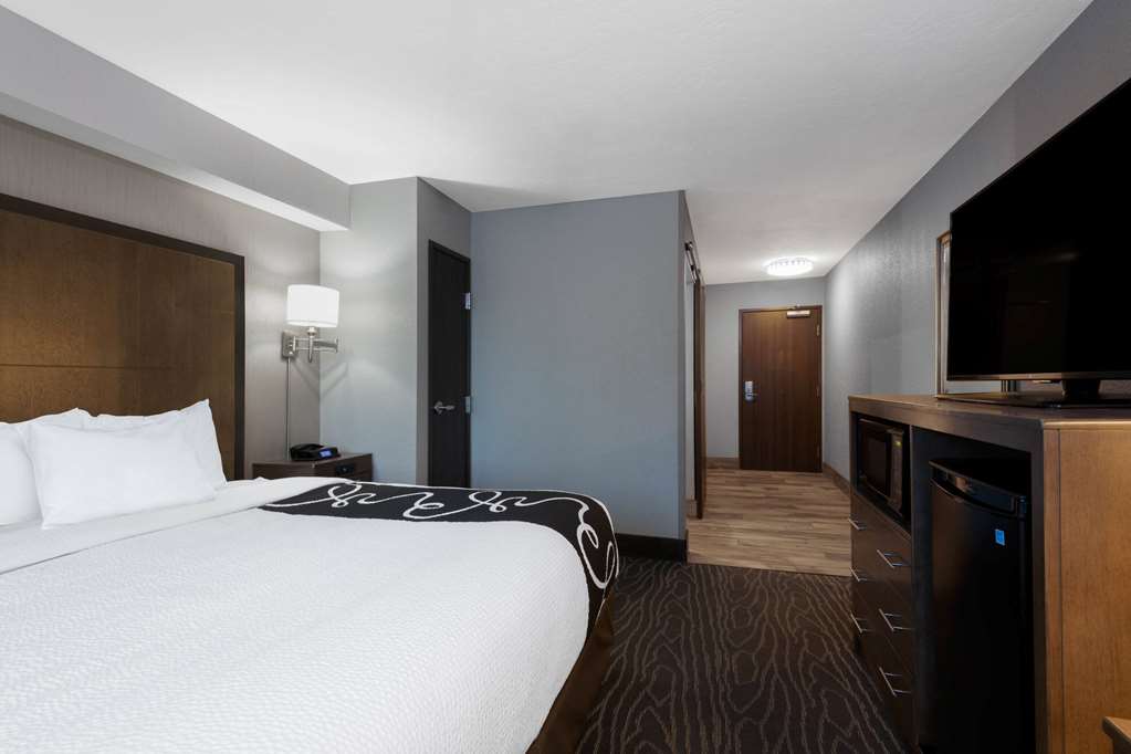 La Quinta Inn & Suites by Wyndham Anchorage Airport - photo 14