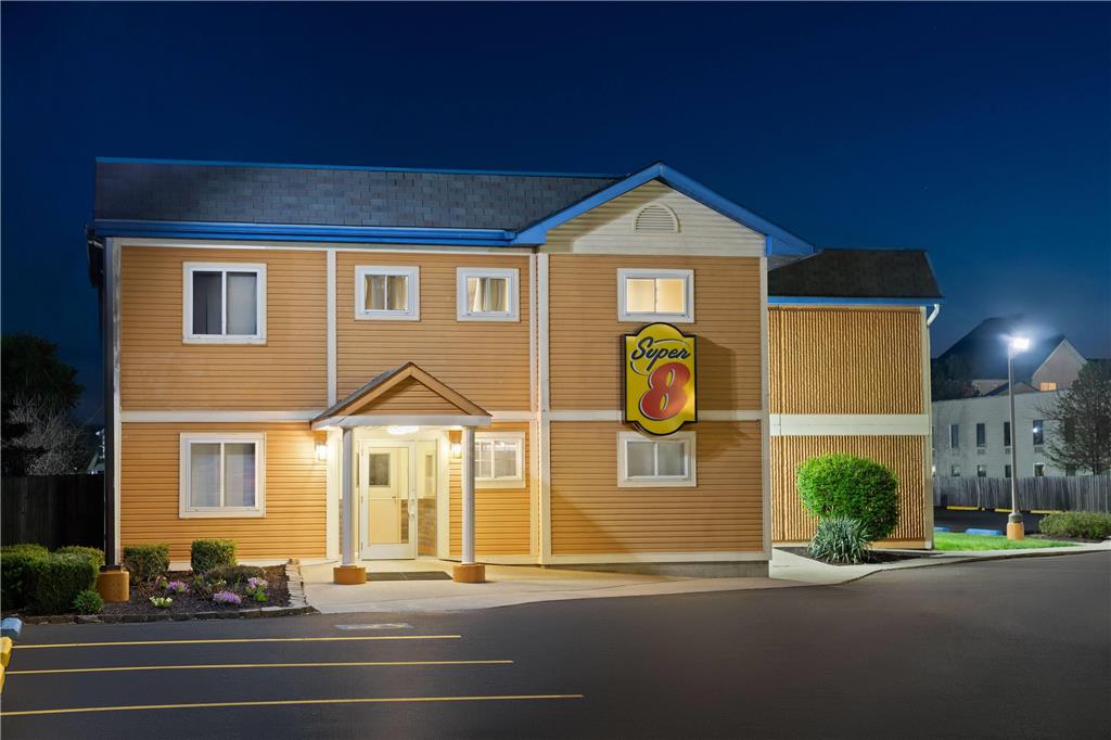 Super 8 by Wyndham Columbus — hotel in Columbus