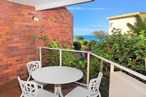 Unit 4 Coolum Cove 1682 David Low Way Coolum Beach Linen Supplied 400 Bond — Coolum Beach