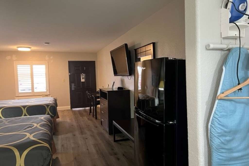 Super 8 by Wyndham Mont Belvieu Baytown East - photo 18