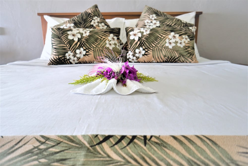 Namolevu Beach Bures — hotel in Korolevu