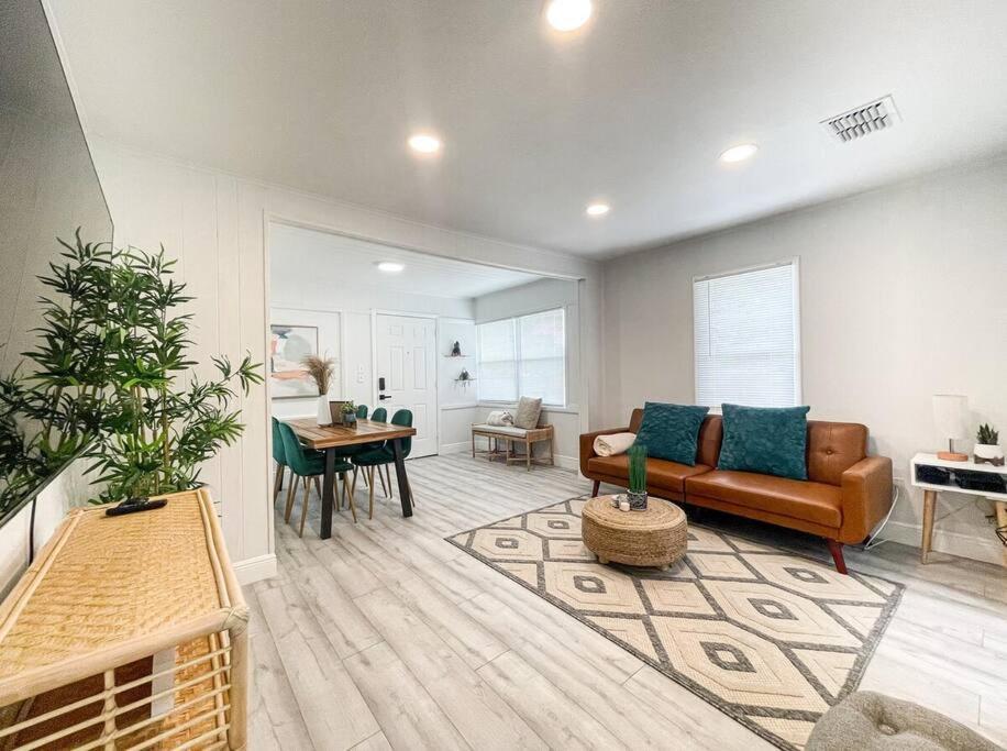 Homey Cozy Newly Renovated Stylish&chic in Tampa, United States