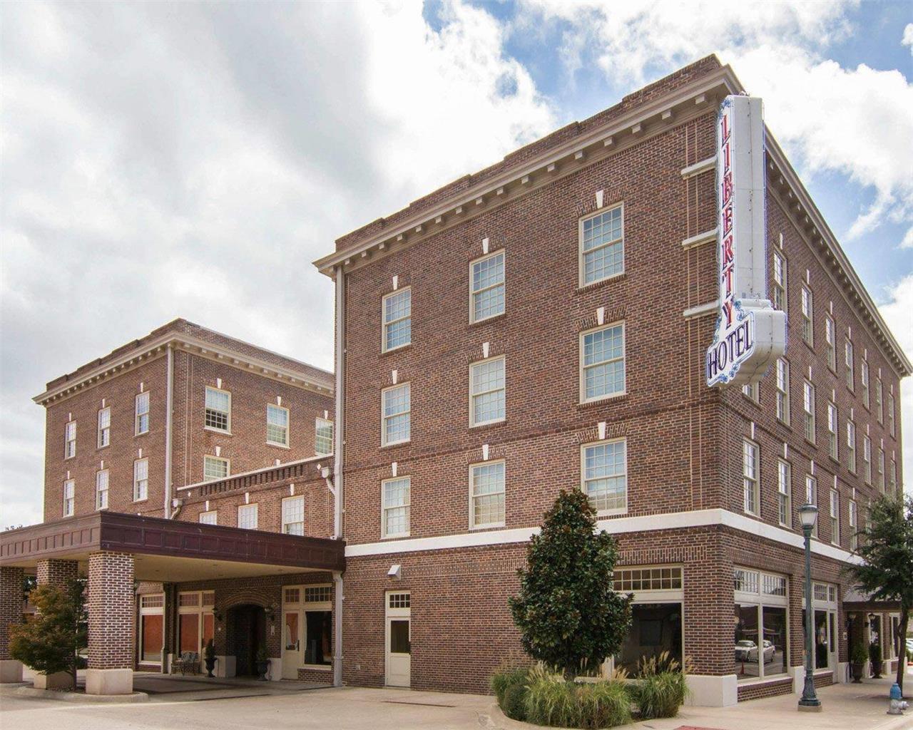 Liberty Hotel an Ascend Collection Hotel in Cleburne, United States