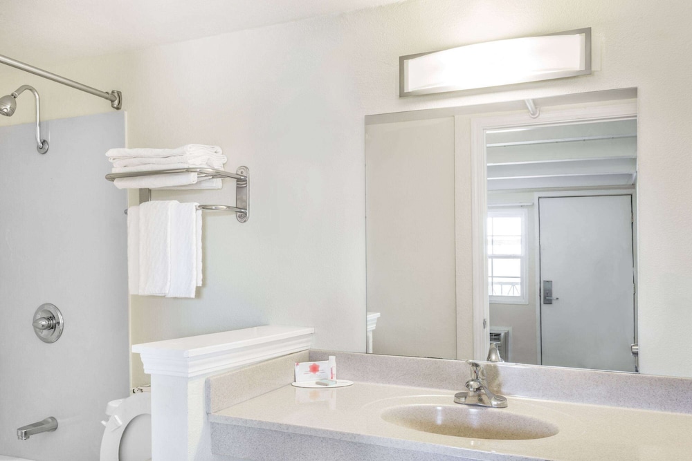 Travelodge by Wyndham Fairfield Napa Valley - photo 20