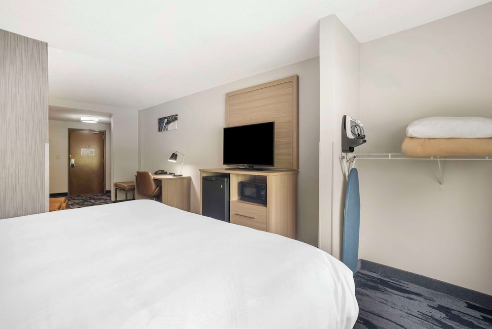Comfort Suites At WestGate Mall - photo 11