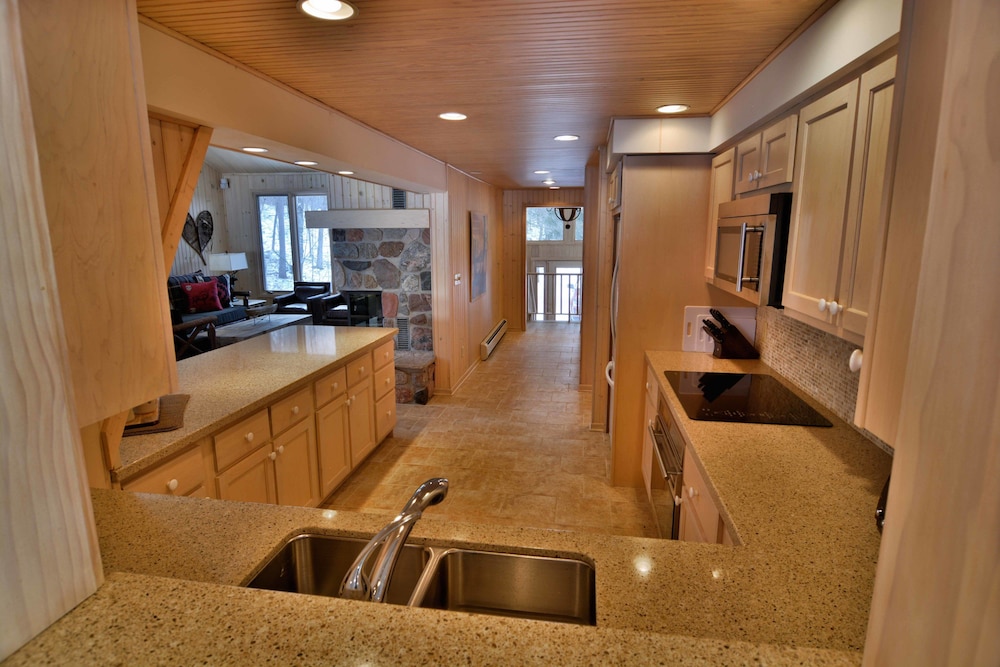 Serenity On Lake Owen 5 Bedroom Hotel Room by RedAwning - photo 15