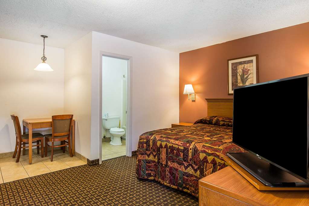 Suburban Extended Stay Abercorn - photo 27