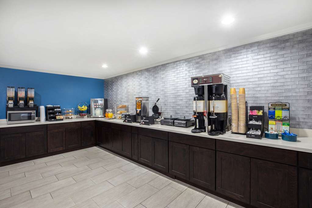 La Quinta Inn by Wyndham Everett - photo 27
