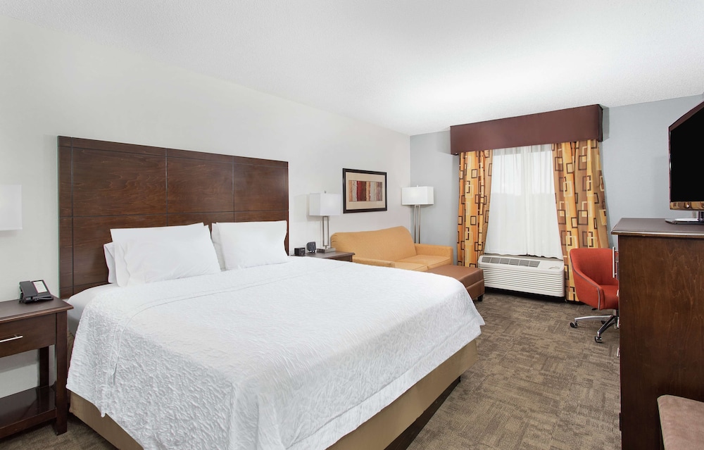 Hampton Inn Cullman - photo 11