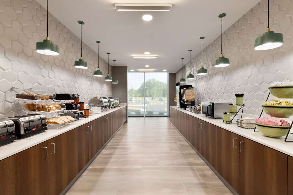 La Quinta Inn & Suites by Wyndham Braselton - photo 65