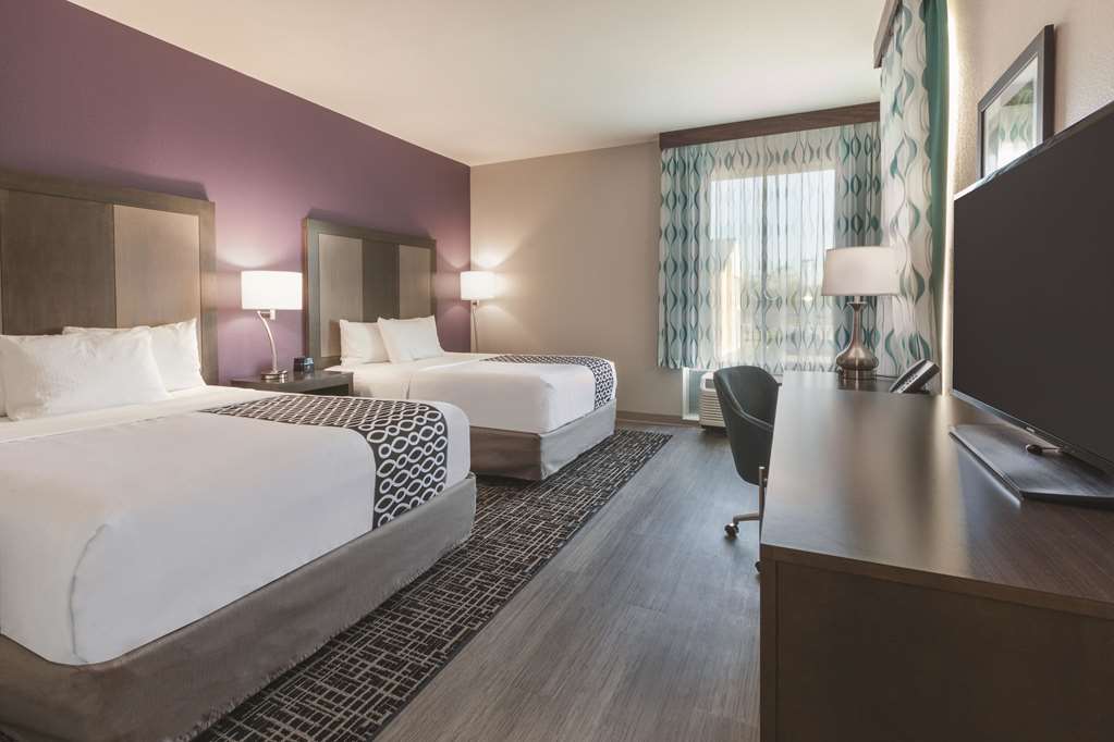 La Quinta Inn & Suites by Wyndham Terre Haute - photo 17