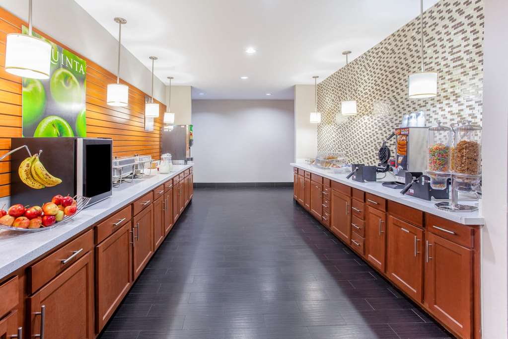 La Quinta Inn & Suites by Wyndham Luling - photo 25