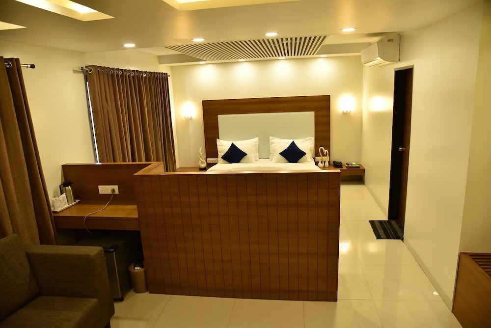 JK Rooms 134 Hotel Comfort in Bharuch, India