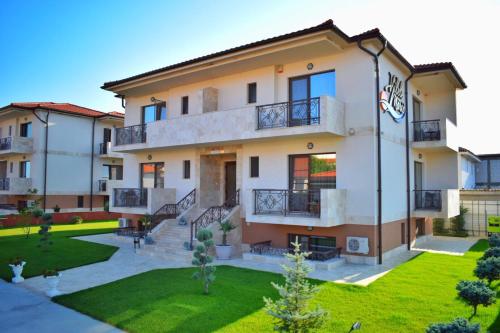 Vila Maris — 4-Star Luxury Hotel in Limanu, Romania