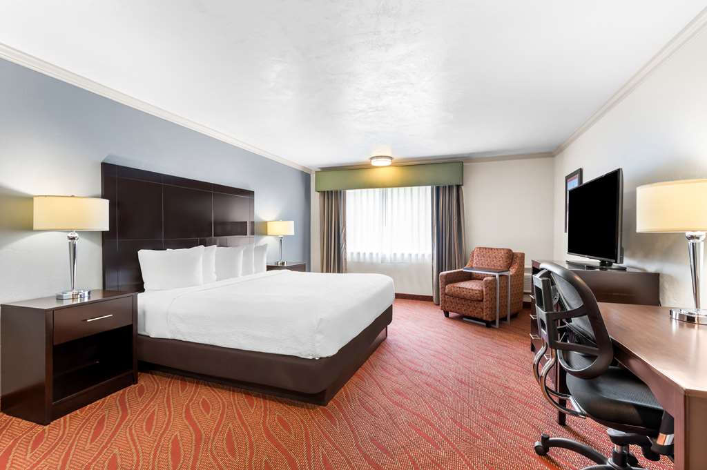 Best Western Plus Parkway Inn - photo 19