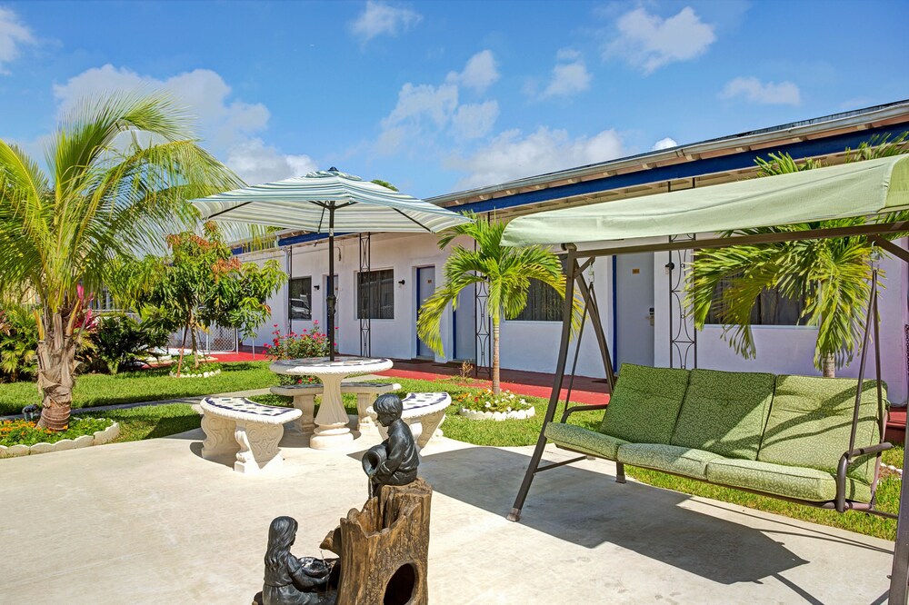 Sun and Surf Inn - photo 17