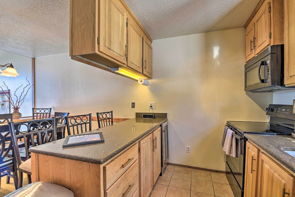 Warm Townhome w Sauna at Angel Fire Ski Lift — 4-Star Luxury Hotel in Angel Fire, United States
