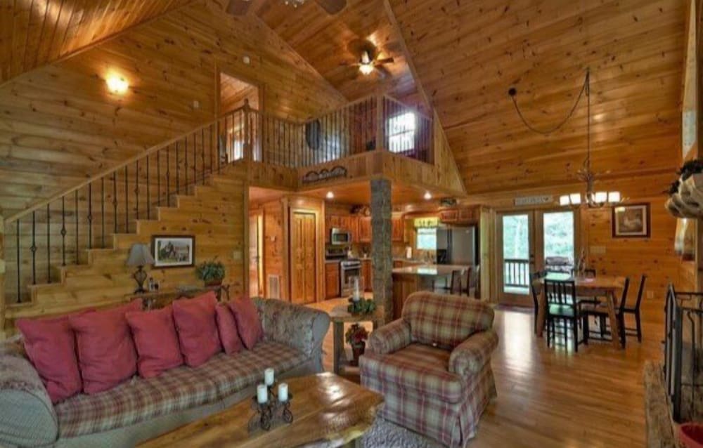 Sophies Retreat — 4-Star Luxury Hotel in Blue Ridge, United States