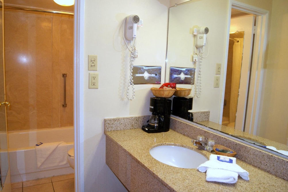 Red Carpet Inn - photo 34