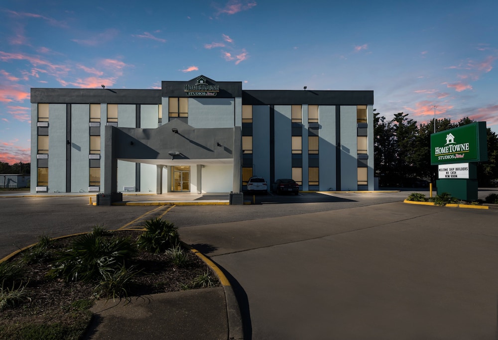 Hometowne Studios By Red Roof Newport News Hampton West — Newport News