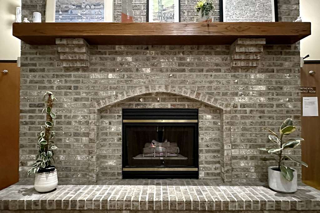 Quality Suites Near West Acres - photo 2