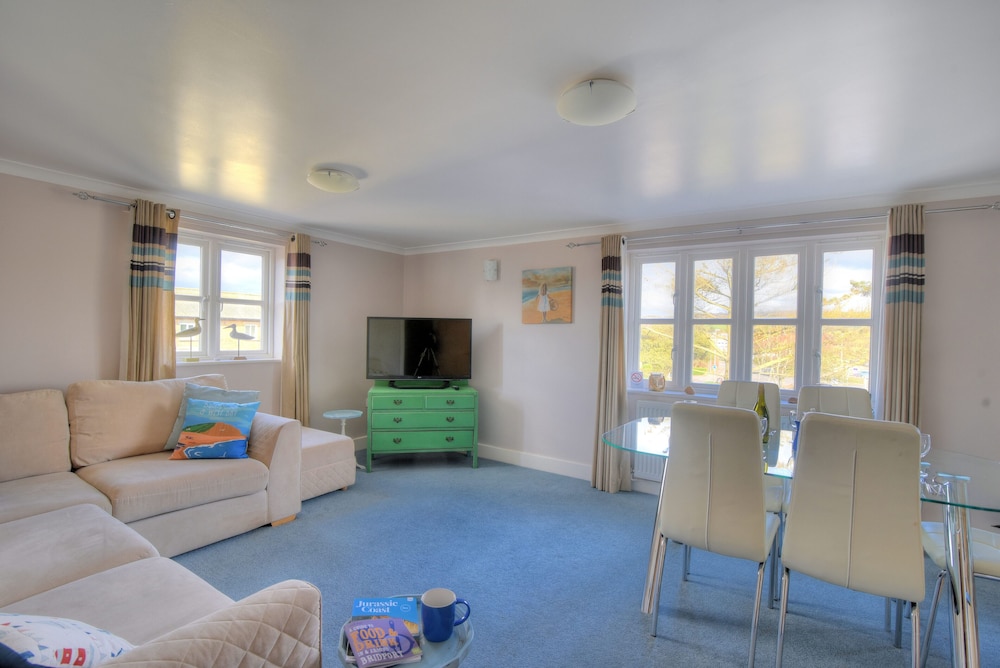 9 Maritime House — 4-Star Luxury Hotel in Bridport, United Kingdom