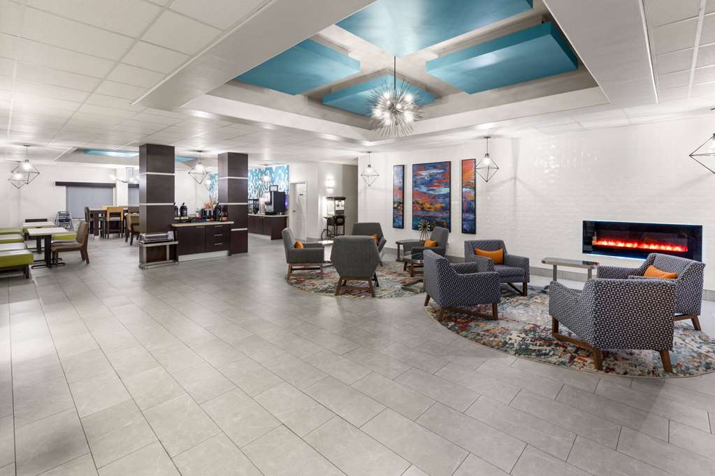 La Quinta Inn & Suites by Wyndham Angleton - photo 10