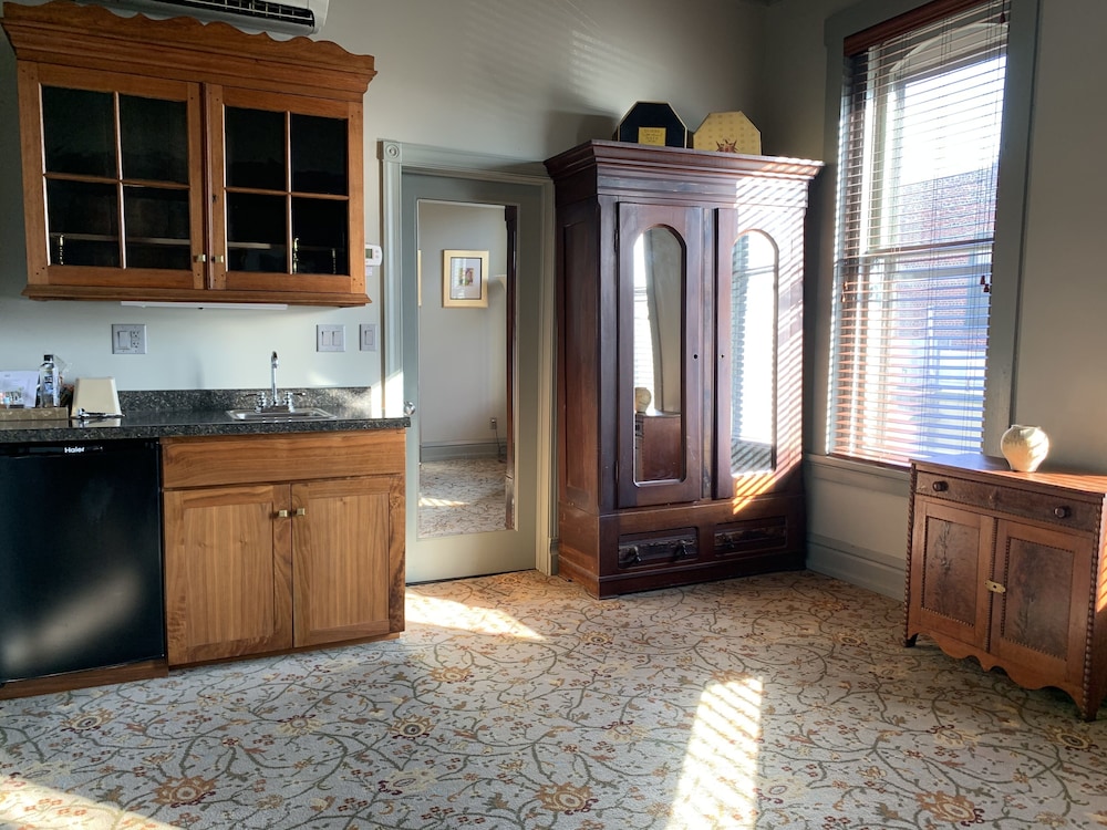 The Black Hawk Hotel - photo 23