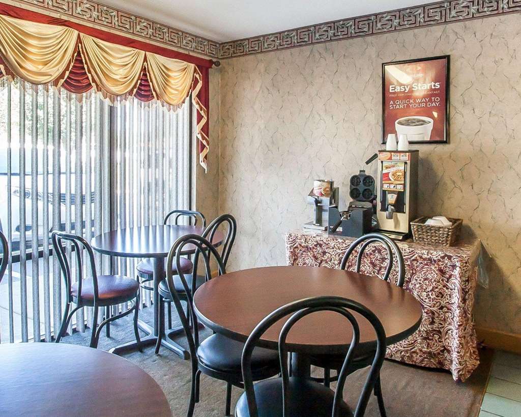 Econo Lodge Inn & Suites Murfreesboro Shopping District - photo 36
