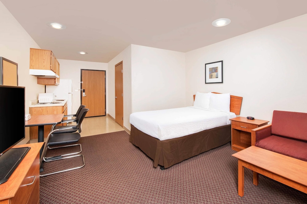 WoodSpring Suites Columbus near Fort Benning - photo 9