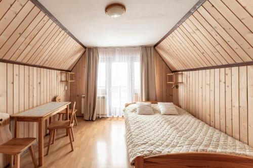 U Trabanta noclegi wycieczki jednodniowe wypożyczalnia narciarska in Bukowina Tatrzanska, Poland