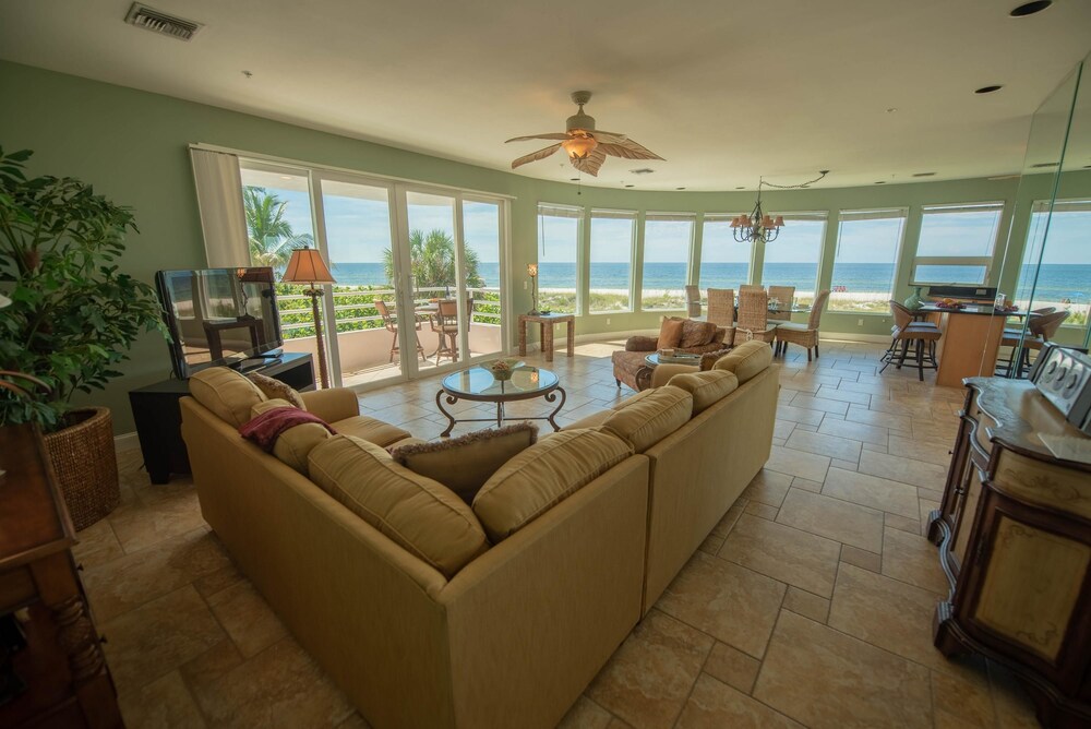 Island Paradise 5 Apartment 3 — 4-Star Luxury Hotel in Holmes Beach, United States